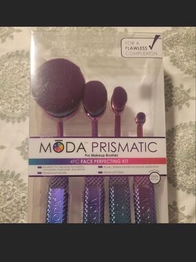 Moda Iridescent Purple Gradient 4-Piece Face Brush Kit